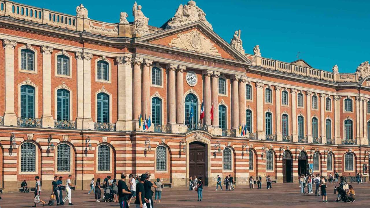 Place du Capitole à Toulouse, ville où est basée l'agence omra Umraty Voyages
